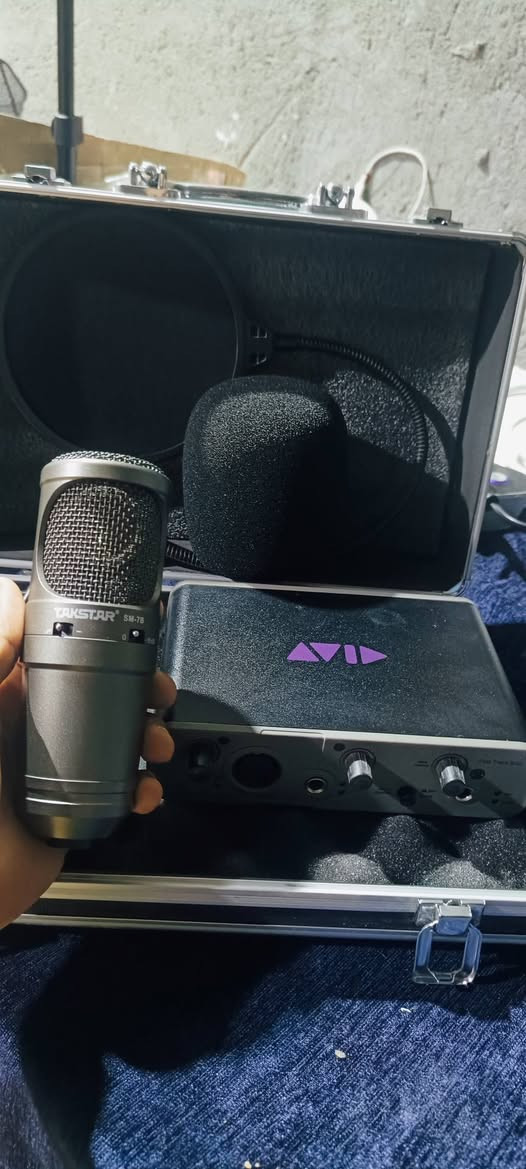 الي يدور على الاصلي وضمان كارت صوت FAST TRACK SOLO
مايك ماركت TAKSTAR SM B7


**إذا كنت صاحب هذا الإعلان وتريد حذفه لأي سبب، رجاءا أرسل رسالة إلى الدعم الفني**