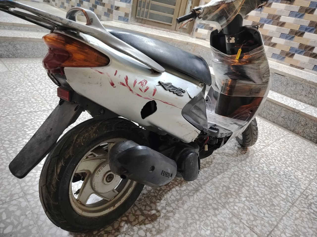 السلام عليكم دراجه اكزز كالشي بيهى شغال اشاير شغاله تايرات جدد نقصهى بس سلف السعر 250 الف وبيهى مجال مكاني كربلاء الحر *********** ترهم مراوس
