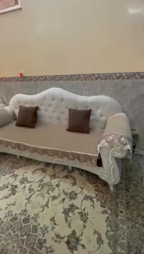 تخم عشر مقاعد نظيف جداً للبيع سعر ٣٠٠ آلف للاتصال ***********
