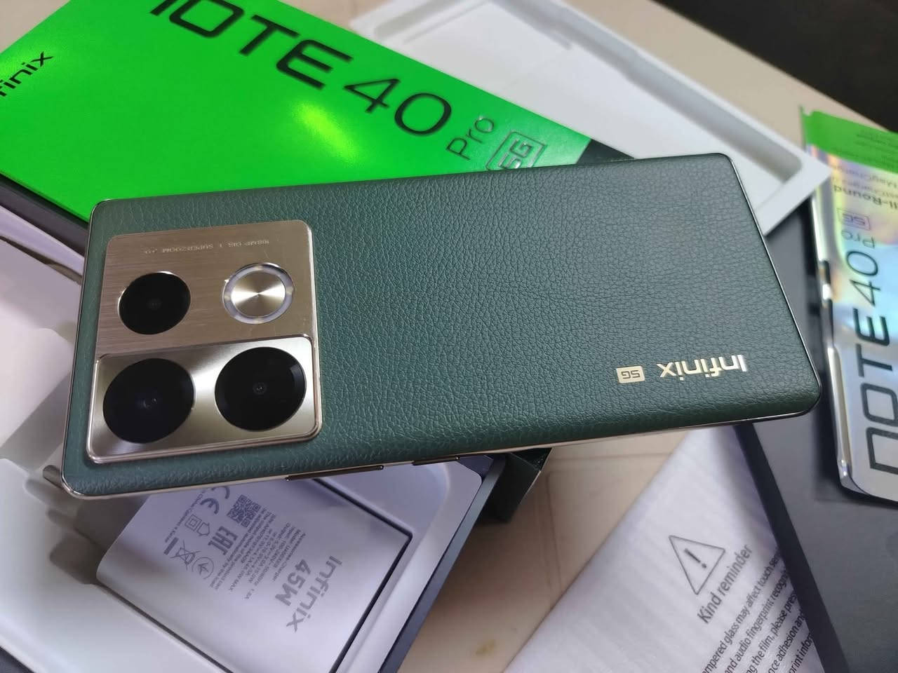 انفنكس نوت40برو 5g استخدام قليل الذاكرة 256 المعالج ميدياتيك 7020بلالعاب قوي شاشتة مقوسة اموليد 120hz بطارية 5000شحن45wيدعم شحن لاسلكي وعكسي صوت ستيريو jbl كاميرا 108تدعم تثبيت بصري كامرا أمامية 32 ضهر جلد واطار ألمنيوم جهاز مرتب أخو الجديد كامل ملحقات مع كفر ماك سيف ٣قطع وشاحن لاسلكي السعر 225الف مكاني بغداد العامرية للإستفسار الاتصال وتساب*********** بغداد, العراق
