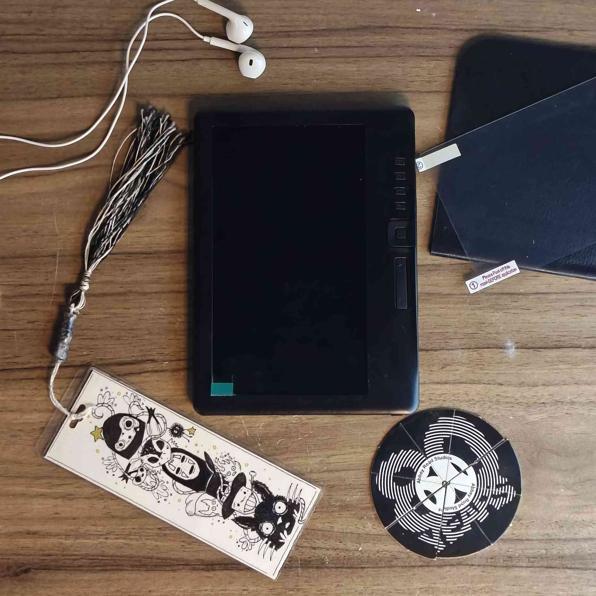 E_book Reader📚قارئ كتب
شاشة ملونة LCD 
يتحمل الآف الكتب 
ذاكرة داخلية 8 كيكا وتكدر تخليله ميموري 
يحتوي على مشغل موسيقى 🎵
مشغل فيديو 
عارض صور 
بيه سماعة داخلية وخارجية 
جديد غير مستخدم اللزكة بالشاشة كامل ملحقات حافظة جلد ولزكة شاشة وسماعات وكيبل شحن 
السعر 70 ألف ✨ 
متوفر توصيل كافة أنحاء العراق


**إذا كنت صاحب هذا الإعلان وتريد حذفه لأي سبب، رجاءا أرسل رسالة إلى الدعم الفني**