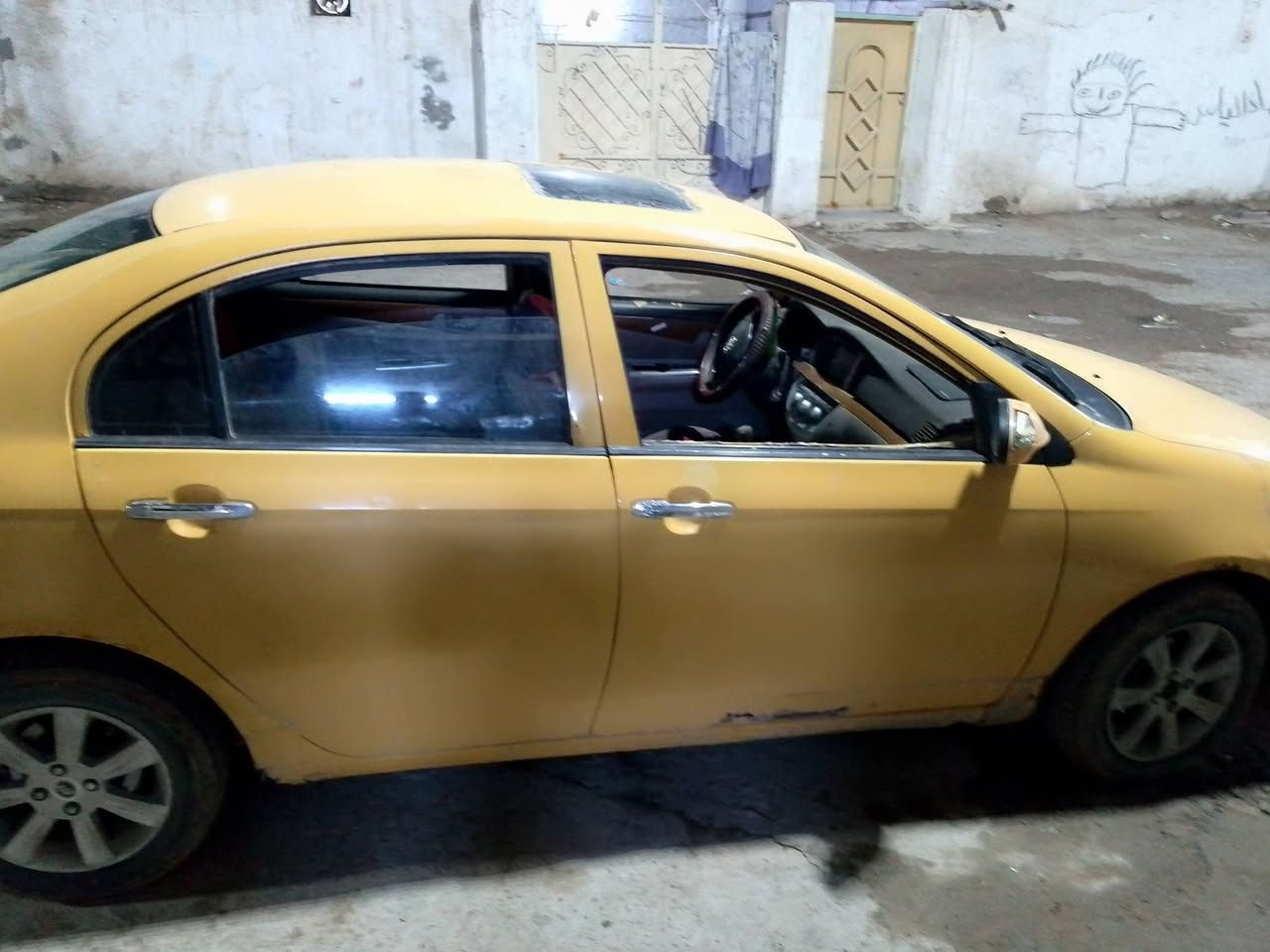 🚨 بيع مستعجل جداً - ليفان Lifan 620 موديل 2013 بـ 25 ورقة فقط 🚨
السلام عليكم شباب
للبيع سيارة ليفان 620 موديل 2013 لون برتقالي مميز. البيع مستعجل جداً لسد دين.

**التفاصيل:**
✅ النوع: ليفان 620 Talent موديل 2013
✅ الكير: عادي / گير عادي 
✅ اللون: برتقالي مميز - يبين بالشارع
✅ الرقم: إنكليزي 13 أ 7322 -ميسان
✅ السنوية: بسمي موجودة، مصفرة هيئة وغرامات
✅ الحالة: مابيها مطلوبة، جاهزة للتحويل فوراً
✅ المحرك: بيها قليل تبخير فقط، ماشية وعاملة
✅ الملاحظات: بيها بعض الخدوش البسيطة بالجاملغ الخلفي

**السعر: 25 ورقة كاش ونقد**
السعر حرق والله، والشراي الجاد ما نختلف وياه. 
البيع مستعجل لسد دين أخوي.

المكان: ميسان
للاستفسار والاتصال:***********

الصور حقيقية من السيارة مرفقة.
بدون سماسرة وتجار - شراي تعب بس.

"الله يبارك لصاحب النصيب ويرزقنا ويرزقه"
