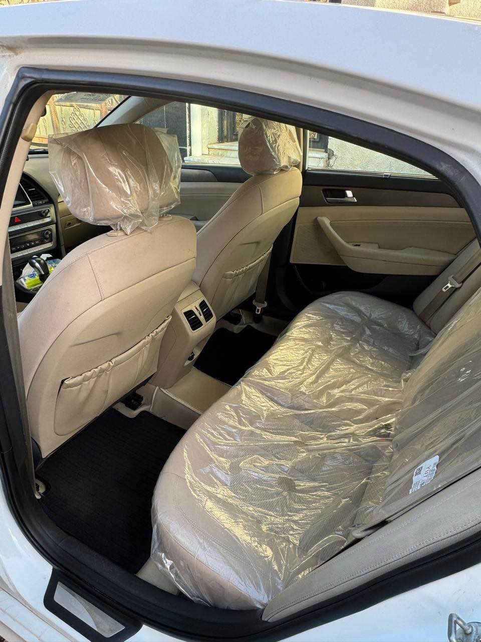 هونداي سوناتا 2019 خليجية فول مواصفات
قمارة بانوراما
بصمة تشغيل
مرايات جانبية شفط مع إشارة ترحيب عند الاقتراب من السيارة
يدات الأبواب كروم
ويل كب
حساسات
جنطة مميزة
كشنات مخمل لون عسلي
لايت عدسة LED + بروجكتر أمامي
إنارة ليد
رقم اربيل سنوية منتهية (بأسم الشركة)
الممشى (150الف كيلو)
" الحالة:
صبغ قطعتين (حادث بسيط بالجاملغ الأمامي جهة السائق + حافة البنيد + قاعدة الجاملغ من الداخل بيه تصليح
بسيط).
السعر 157(بي مجال)
*********** الزبير, البصرة
