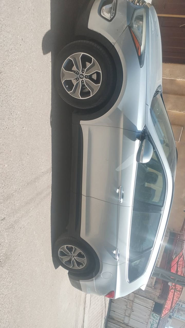 سيارة سنتافي موديل 2013  فول مواصفات 
مكفولة كفالة عامة السونار موجود ويه الصور 
المواصفات:
بنوراما 3 طكات
بصمة ابواب
بصمة تشغيل
كامرة خلفية بلاد
جنطة كهرباء 
حساسات  خلفي 
3 انضمة قيادة 
تدفئة كشنات 
تدفئة ستيرن 
مانع انزلاق ABS
رادار خلفي
دفع رباعي فور ويل
لايت زينون
عدد المقاعد 7 راكب
تخم تاير جديد
محرك 6 سلندر 3.3L
تدفئة تبريد ثلاث قطع كلشي شغال
رقم بغداد باسمي هزه جديده مكانه كربلاء
السعر 155 وبيها مجال 
الأتصال ***********
