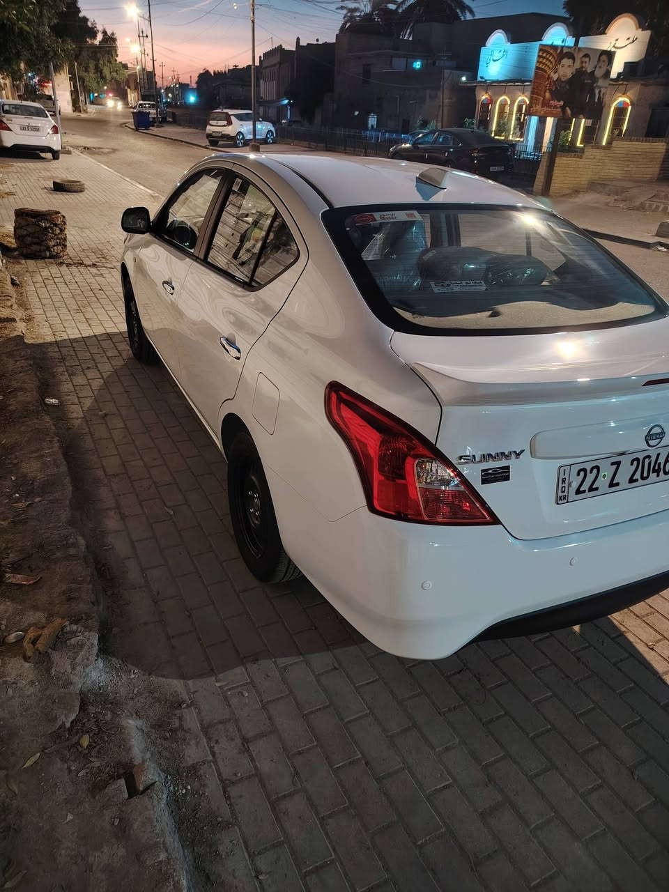 السلام عليكم سياره للبيع نيسان  هنديه ام البيت الزرقاء سياره ك زيرو ماشيه الف كفاله  ما عدا الشخط بالدعاميه دوشمه قاعيه سياره على وضع الشركه عنوان بصره رقم *********** والسعر 135 قفل الاخير والشراي يتصل
