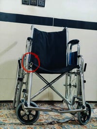 كرسي متحرك • فيه برغي • نجف