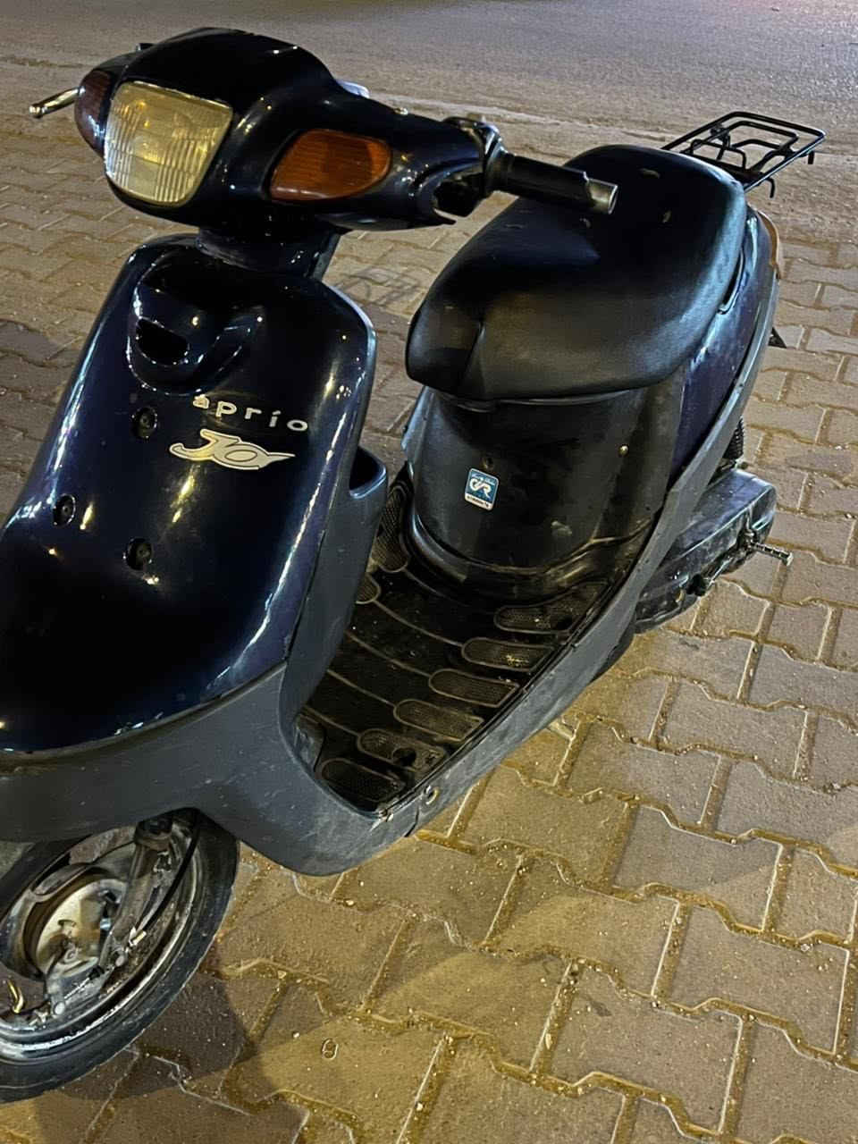 السلام عليكم 
بطه موديل 99 نظيفه الدراجه نقصها باتري ويده مال بريك وسبرنك مال هندر الباقي كامل محركها حلو شلعه تحفر الكاع كفراتها جديده الشاصي ملحوم لحيم قوي 
عنوان كربلاء مقابيل حي الحسين 
السعر 150 وبيها مجال للشراي 
الرقم ***********
