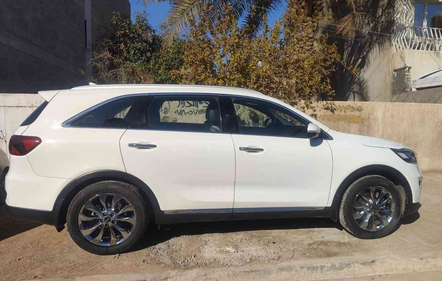 بسم الله
سورينتو 2020 خليجي
محرك 6 سلندر حجم 3500 سي سي 2 ويل
تبريد 3 قطع 7 راكب تحكم ستيرن كامل
صندوق كهرباء كشنات امامي كهرباء
شحن موبايل وايرليس
وبصمات عدد 2
شاشة كبيره لمس كار بلي
ماشيه 76 الف حقيقي وقابل للزياده
وباقي المواصفات معروفه عدا البانوراما 
وياها جادر مالتها والسياره مدوشمه بالكامل
يعني كشناتها جديده بالاضافه دوسات حوضيه ( يعني داخلها كله جديد) 
بيها تبديل باب خلف السائق نفس الاصلي بالضبط الباقي كله مكفول من البارد والتعديل
 سنويه وهزه جديدات ورقم انكليزي يعني كبل بس تحويل
وبأسمي السياره تحويل ثاني يوم رقمها بغداد مكانها بغداد حي العدل
سعرها 255 ورقه وبيها مجال بسيط حگ الجيه لان السياره نظيفه واستعمال قليل 
هاتف : *********** متوفر واتسب
