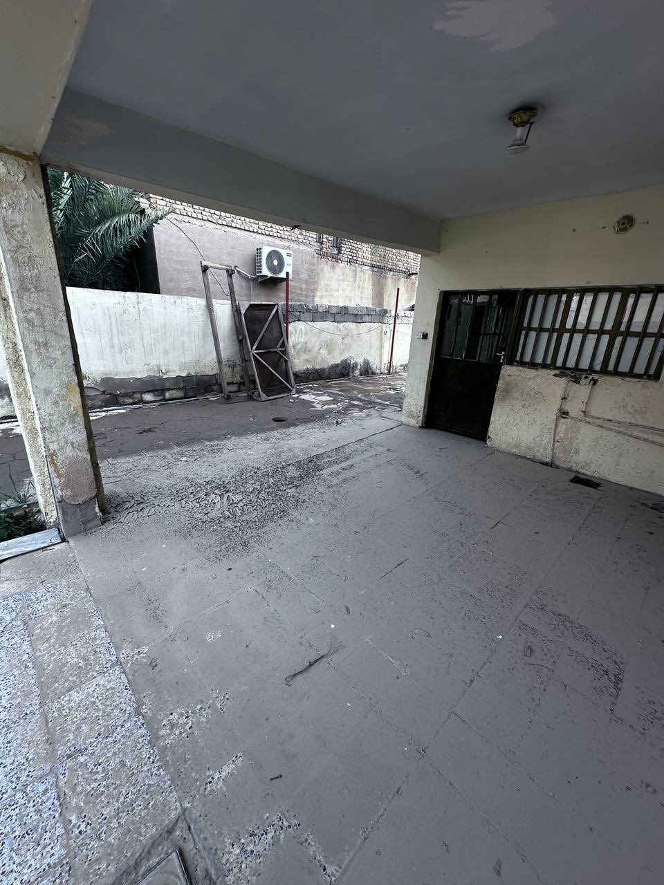 السلام عليكم
بيت 🏠 300 متر للايجار 
***********
***********
قرب جامع ابن القيم 
الخالديه
