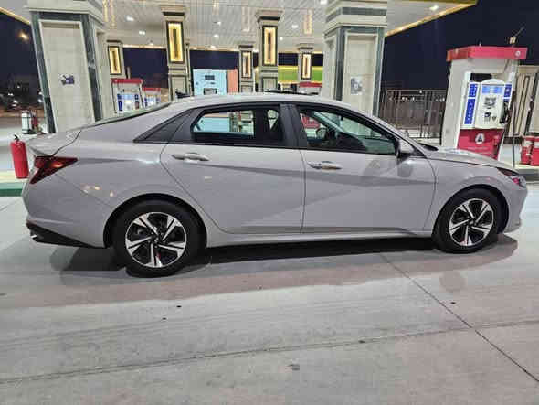 ***********
النترا ٢٠٢٣ امريكي 
حادث شبر بارد طرف قبق الجنطه فقط والباقي كفاله ضربه وصبغ وتبديل وفتح 
ماشيه ٤٠ فقط فول للأخير 
فتحه بصمه 
محرك ٢٠٠٠ دوش 
كير At المرغوب 
السعر ١٥٥ 
معوقين باقي سنتين وصير حره 
سياره كفاله من الطخات والشخوط والصبغ والتبديل حادثها شبر بارد طرف قبق الجنطه فقط 
بس الي يدور جديد يتصل 
مكان السياره الشطره
صوره الحادث مرفقه بالمنشور الشطره
