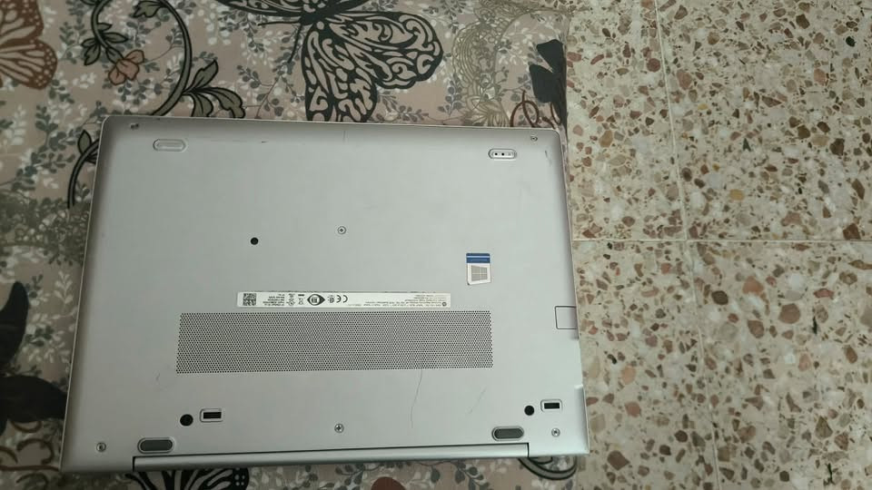 لابتوب hp
معالج r5 3500u 
كرت خارجي 2gb
رام 24 كيكا 
هارد 256
بصمة
النظافة موضحة بالصور
السعر 325 الف
للتواصل الرقم 
*********** متواجد ايضا على الواتساب

