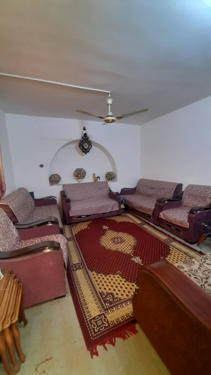 طابو صرف للبيع ثالث بيت عن شارع العام طابقين مأجر بالشهر 300  قديم تريده استثمار تريد تكعد بي تريد تفلش ابيع قطعه 111 متر واجهه 6 او اكثر تقريبا  والسعر بي مجال ***********  قرب سايلو الاول يم الجامع
