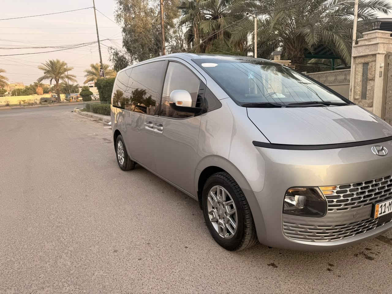 السلام عليكم ستاريا ڤان موديل 2022 كوري استيراد شخصي بيها فقط صبغ جنطة ودعاميات من كوريا بدون حادث سيارة جديد على وضع الشركة ماشية 22 الف كيلو حقيقي السيارة فول الفول تجي بصمة ابواب وبصمة تشغيل ورادار امامي وجانبي وخلفي وسايد بريك دكمة وتوقف ذاتي امامي وخلفي مري شفط كشن حار شاشة تاب لمس كير اوتو 8 نمر محرك ادبلو مسكر تجي 2500 تيربو محرك جبار واقتصادي محرك كاز كاز كاز السيارة بلادي برغي ممفتوح بيها السيارة مال بيت استعمال شخصي مكاني بغداد السعر 243$. وبيها مجال قليل للاستفسار الاتصال على الرقم. 
***********
