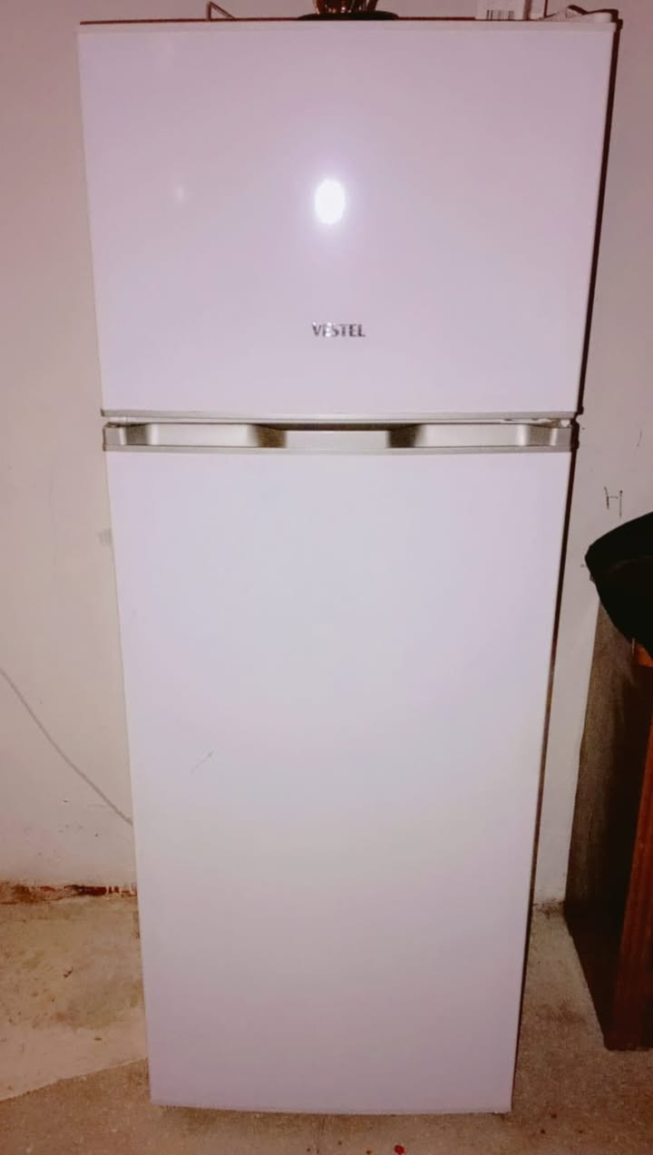 ثلاجة vestel  اصلي ١٢قدم جديدة عدة المي ماداخل بيهه رايدهه ٢٠٠قفل للاستفسار ***********
