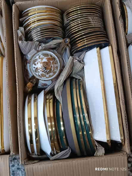 ذهبي ابيض اعداد وسيتات 
كارتون طابقين و3 طوابق 
سعر الكارتون 50 وتوصيل مجاني 
للحجز مراسله الخاص او واتساب *********** 
عنوان صلاح الدين قضاء الدور 
متوفر توصيل لكل المحافظات
