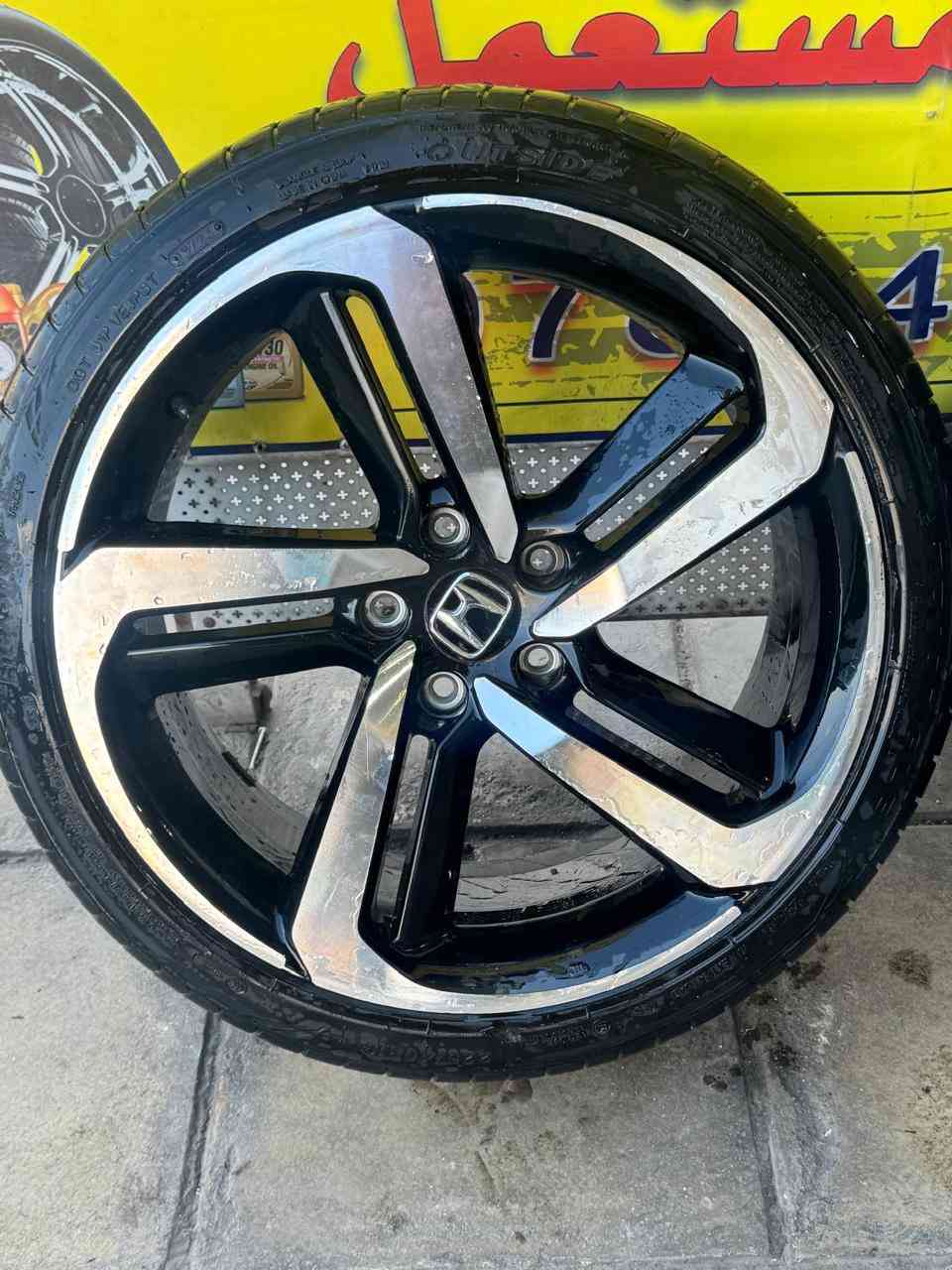 فردتين جنط اكورد سبورت مقاس ١٩. وكاله خالي من فتال او لحام. 0779321935


**إذا كنت صاحب هذا الإعلان وتريد حذفه لأي سبب، رجاءا أرسل رسالة إلى الدعم الفني**