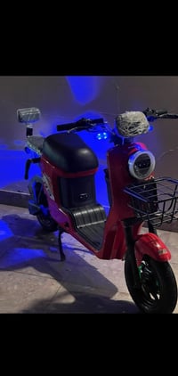 دراجة كهربائية • خمس بطاريات • استعمال قليل