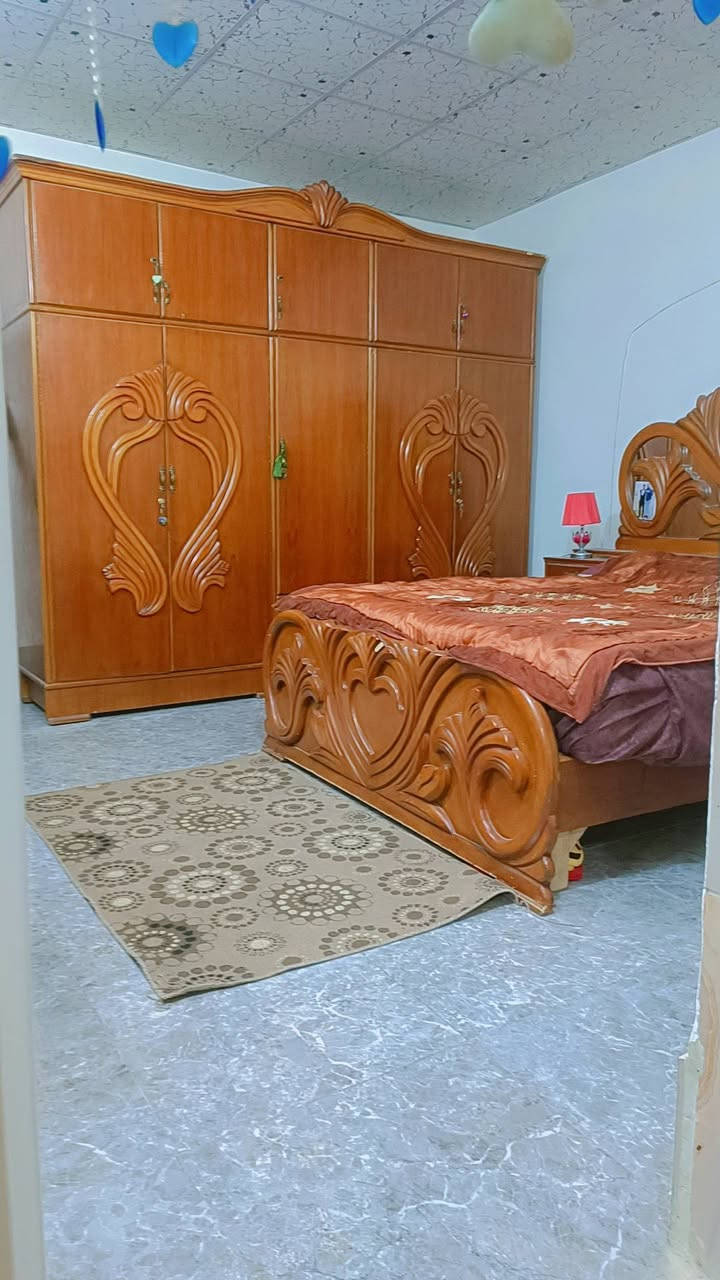 بيت للبيع في بانميل قرب مشروع الماء وسط بانميل
مساحة 250م 
غرفة 1
مطبخ 
صالة 
استقبال
حمام داخلي وخارجي
وحديقة
معلومات اكثر***********
