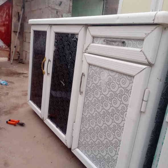 سلام عليكم ورحمة وبركاته كاونتر للبيع نضيف مترين ثلث قطع السعر 185وبي مجال بصيط ***********
