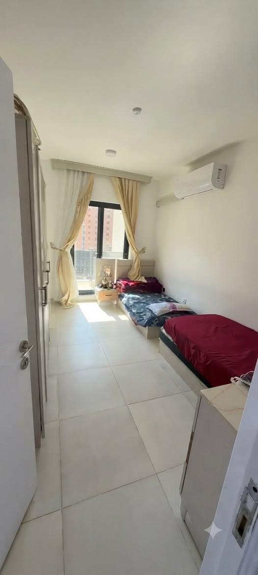 🏢 شقة مؤثثة للايجار – مجمع دار السلام السكني

📍 الموقع: منطقة البيجية، مجاور جامعة آشور
📐 المساحة: 134 م2
🏢 البناية: D2
⬆️ الطابق: عالي
🌆 إطلالة مميزة داخلية مقابل المول (لا توجد بنايات أمام الشقة)

🛏️ غرفتا نوم وحدة ماستر
🛋️ صالة واسعة 
🍽️ مطبخ
🚿 2 حمام
🌿 2 بلكون
📦 مخزن و غرفة الوندري 

❄️ مجهزة بـ 4 سبالت نوع توسوت إنفيرتر، منها سبلت كنتوري 2 طن في الصالة
🍽️ مطبخ متكامل درجة أولى
🔥 سخان
وبسعر كلش مناسب
للتواصل ***********
