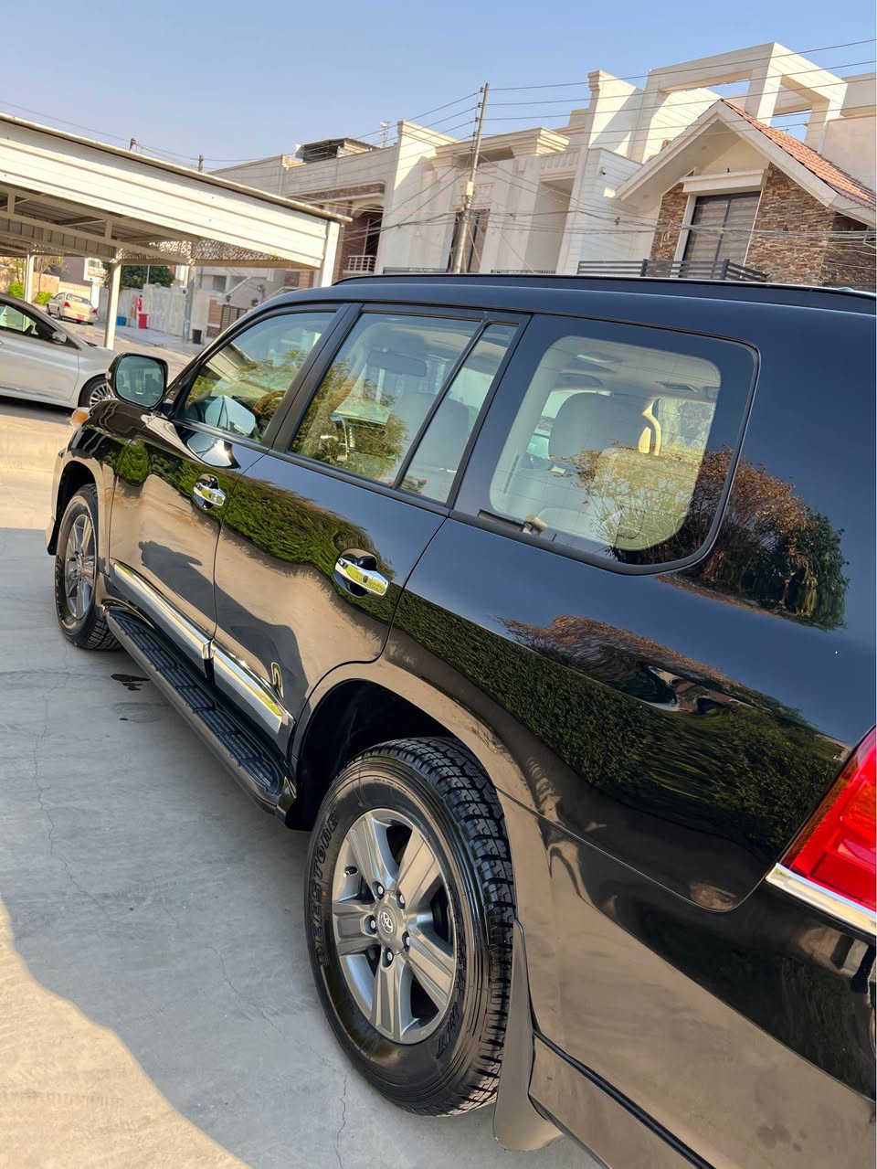 Land Cruiser 
2013 
Vxr 5.7
رەش
٣ پارچە بۆیاخ 
دوو pdr 
١٥٥ هەزاری حەقیقی رۆیشتیە 
مەکینە و گێر بەشەرت نەکریتەوە 
سەیارەکە زۆر خاوێنە 
*********** بەس وەتساپ أربيل, العراق
