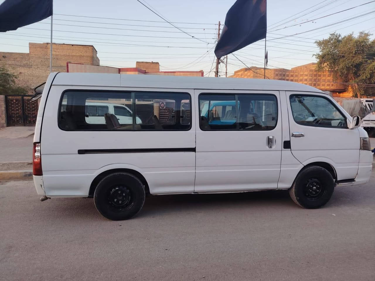 سلام عليكم  جنبي H1 بلاديه جاهزه من كلشي تحويل ثاني يوم السعر 80وبيه مجال العنوان المعامل الباويه رقم تليفون ***********
