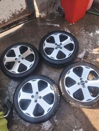 للبيع حجم 17 مكفول اصلي وتخم تاير فول نضافة مكاني بغداد 07715600843