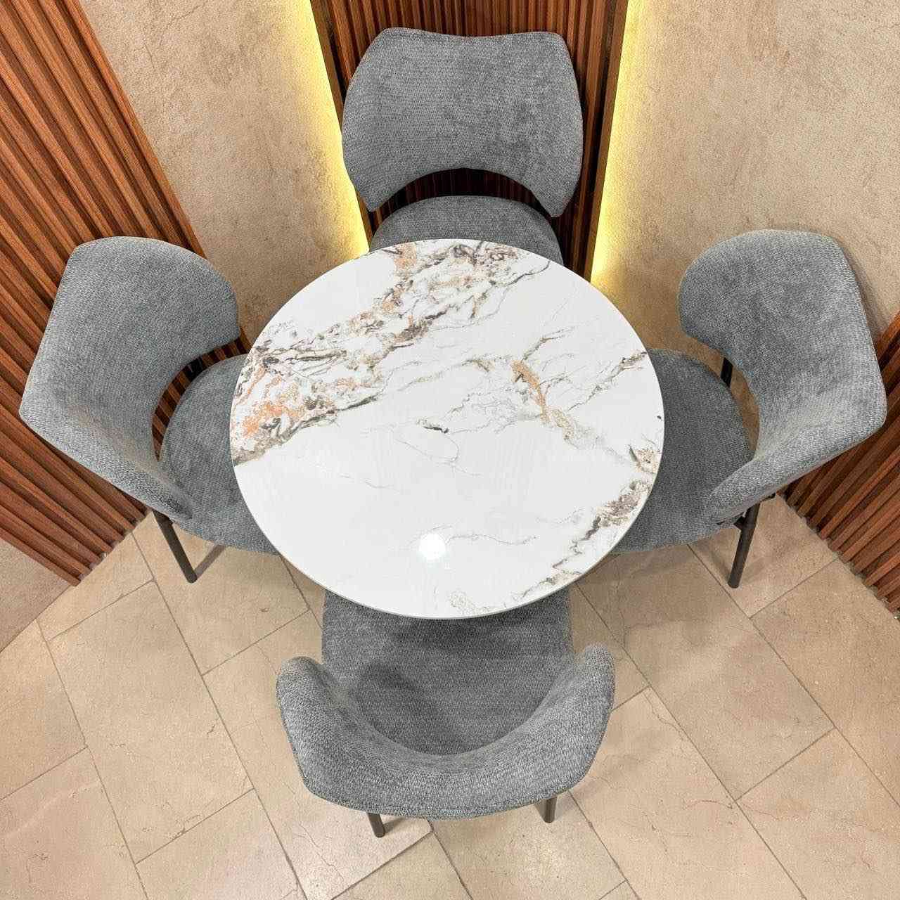 #سارع_بالحجز_ #الجميع 
ميز طعام 4 كرسي 
السطح رخام مزجج قياس الميز 80 سم 
رجل الكرسي حديد صبغ حراري 
الدوشمه مخمل مقدف وتر پروڤ

للحجز والاستفساز مراسله الصفحة او الاتصال بالرقم *********** بغداد, العراق
