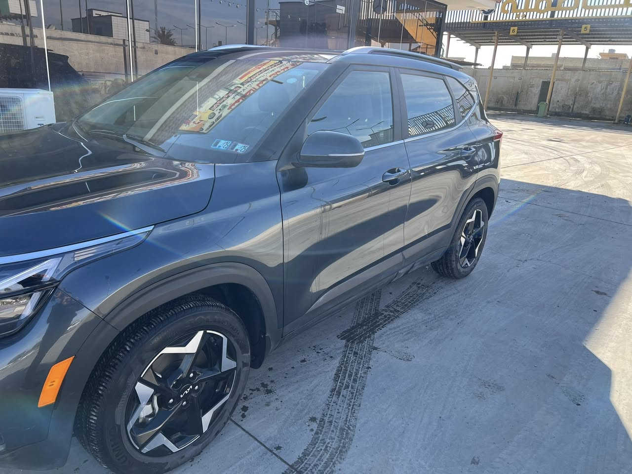 السلام عليكم
سيلتوز 2024 وارد امريكي EX
فول مواصفات للاخير 
سياره جديدة ماشية ٣٨ الف كيلو 
بيه فقط باب خلفي مبدل نفس لون وجاملغ بارد خفيف وبيها شخطين خفيفات وطعجه صغيره كلش اثر النقل مبينات 
محرك 2000 دوش
مواصفاتها
تشغيل عن بعد
إطفاء ذاتي
كشن كهرباء
رادارات ٣٦٠ درجة
تحذير امامي ومانع تصادم 
٤ كشنات تدفئة
تشغيل عن بعد 
فور ويل
نزول منحدرات
فتحة سقف
تحذير الخروج من المسار 
تحديد مسار 
سيارة مفولة للأخير 
المكان بغداد قرب مرور التاجيات
رقم بغداد بأسمي 
سعرها ١٨٥$ وبيها مجال
***********
