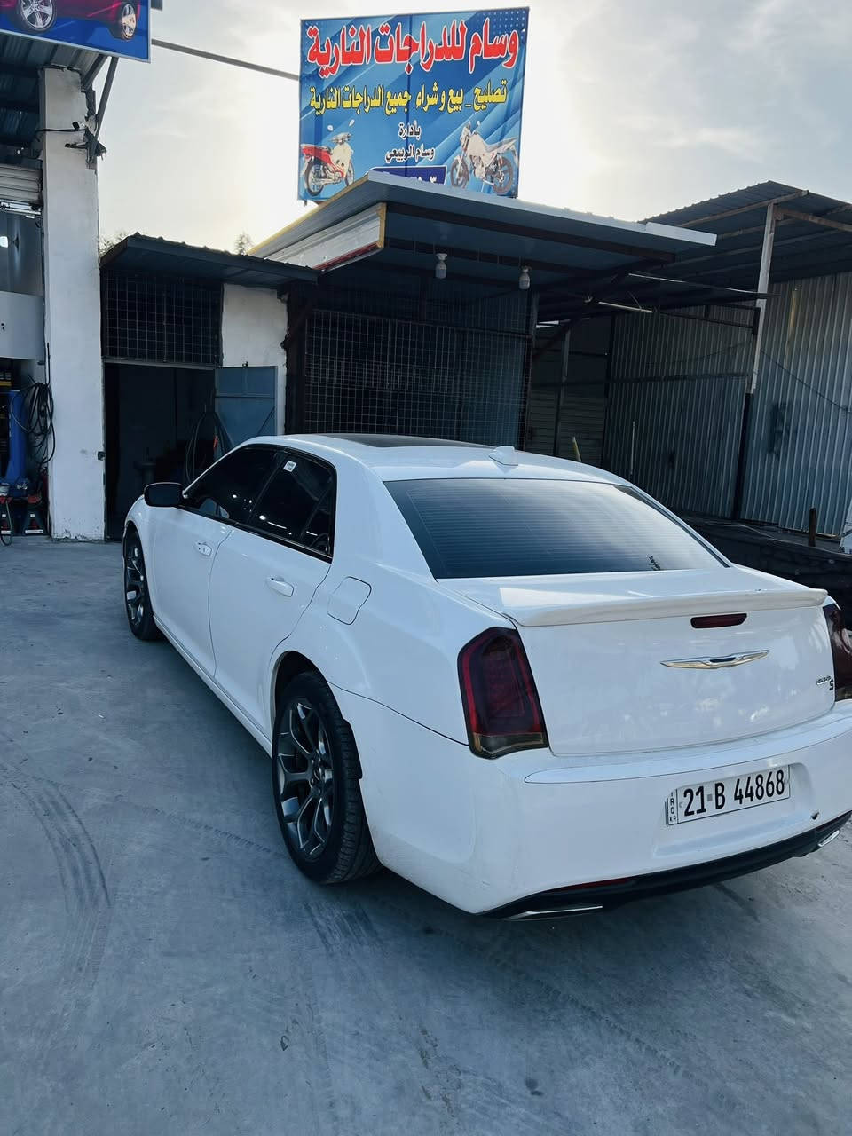 سلام عليكم 
اوباما 2017

ماشية193km

السيارة رقم هزه سنوية كله
جديد بسمي شرط تحويل

ملاحظة السيارة بيها كتاب تضليل

السيارة وارد امريكي 
حادث السيارة جاملغ وبنيد

محرك كير كله شرط خير من الله 
ميحتاج دينار تصرف عليها

شاشه كبيره + كامره خلفية دواره
كشنات امامي كهربائي تدفئة وتبريد
محرك 3600
2ويل
فتحتين بل سقف بانوراما
سعر (235)ورقة وبيها مجال 
مكان السيارة صلاح الدين قضاء بلد 
غير متواجد على الفيس الشراي يتصل
***********
