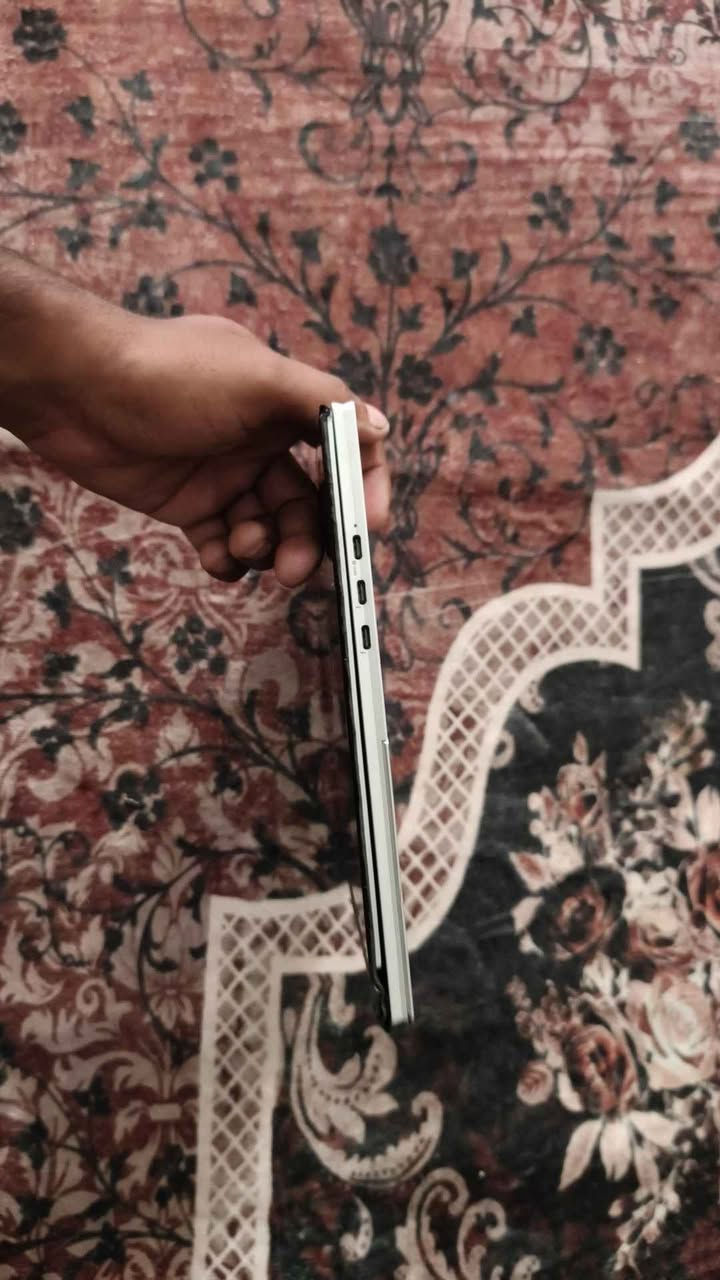 المعالج (Processor): Intel Core i7-8650U (الجيل الثامن - قوي وسريع في المعالجة).

​الذاكرة العشوائية (RAM): 8 جيجابايت (8GB RAM).

​الهارد (Storage): 256 جيجابايت SSD (سريع جداً في الإقلاع وفتح البرامج).

​كرت الشاشة: Intel UHD Graphics 620.

​نظام التشغيل: ويندوز 11 برو الأصلي (Windows 11 Pro 64-bit).
وزن الابتوب خفيف جدا

العنوان بغداد الدورة 
*********** بغداد, العراق
