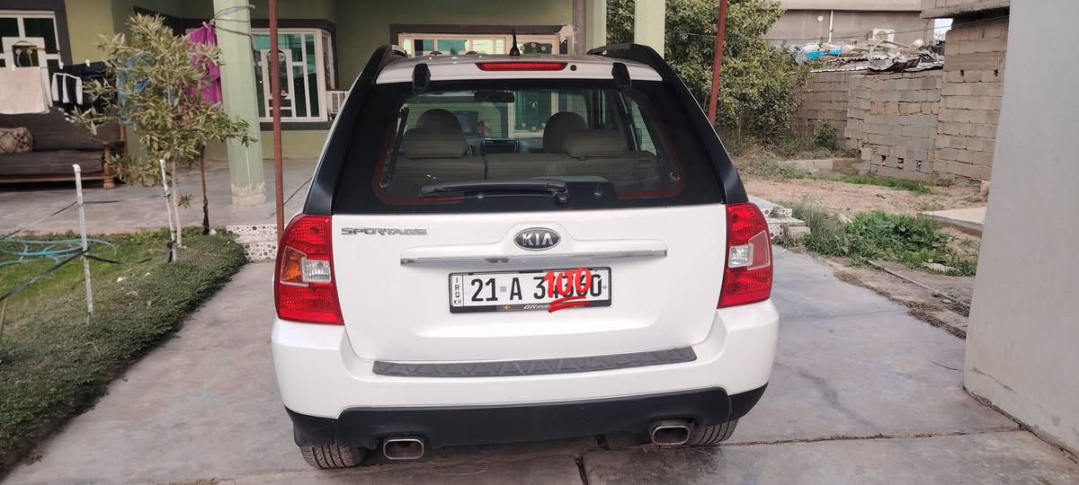 السلام عليكم للبيع كيا سبورتج 9 خليجي رقم سليمانية الدولي بسمي سنويه ل28 هزه وبارك جديد مكفولة من الصبغ والضرر عدى بارد فول موصفات فتحه نقصهه صدر نص عمر  السعر 130 وبيهة ومجال شي بسيط للاستفسار اكثر ***********
