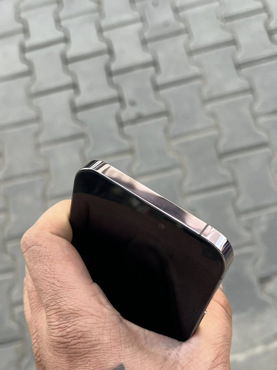 ايفون 14promax
ذاكرته 256 
بطاريه 92
نضافه 100/100
شرق اوسط عربي 
باكيت ضايع 
جهاز في وضع الوكاله 
مستبدل فقط شاشه وكاله وكاله 
وجهاز بوضع السليم كلشي شغال بي عل فحص 
سعره 700 الف 
عنواني بغداد ***********
