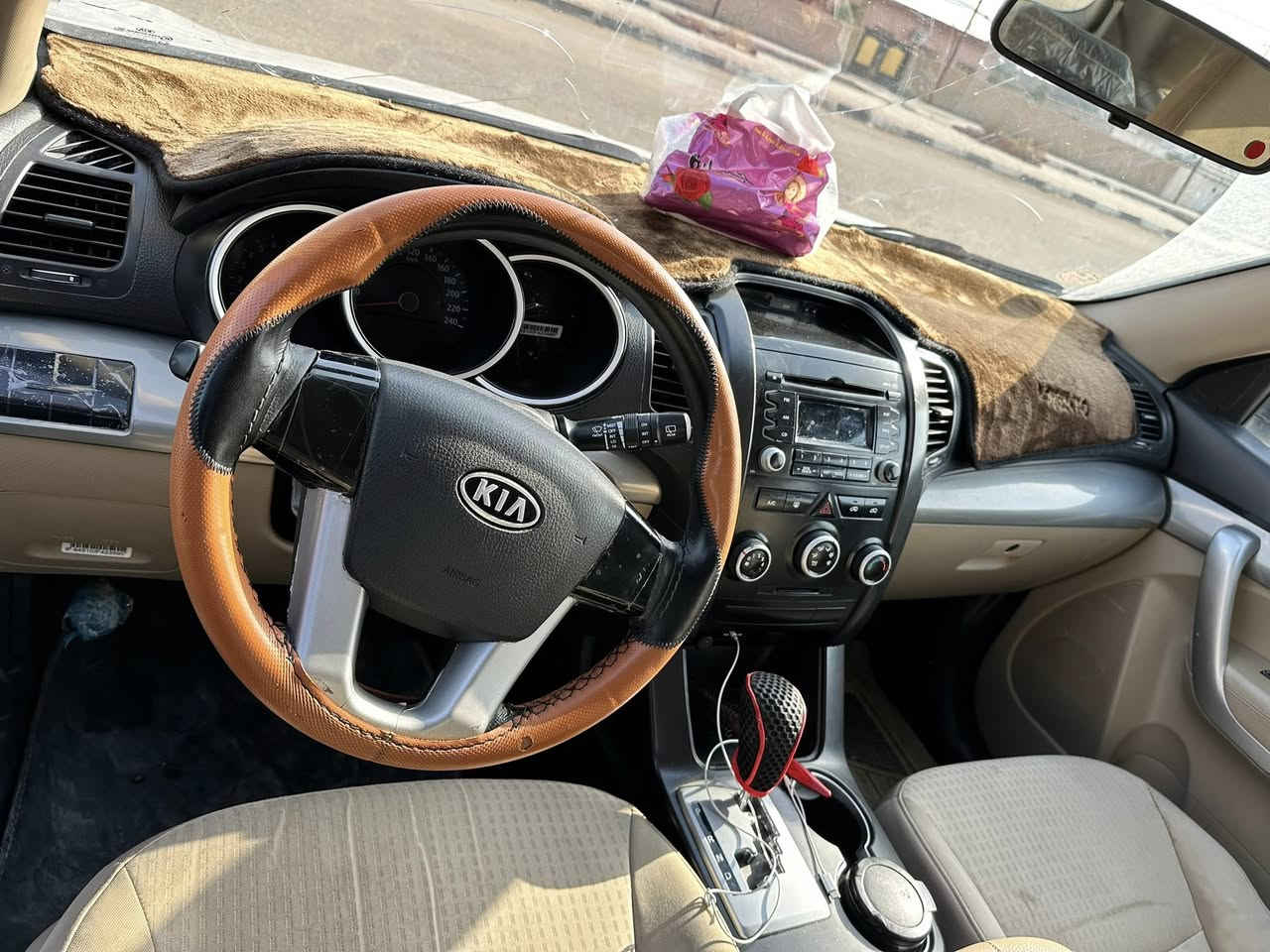 السلام عليكم
سورنتو ٢٠١١ خليجي 
مكينه ٤ دوش
٧ راكب السيارة 
رقم بغداد
السعر ١٤٠ وبيها مجال 
العنوان الانبار الخالديه
***********
