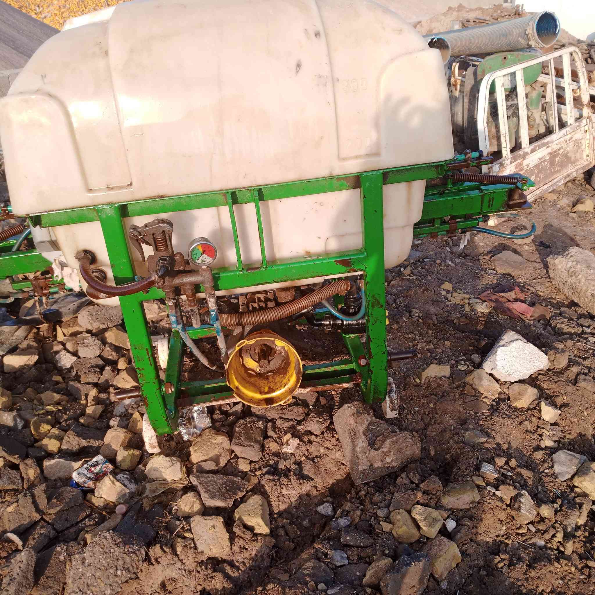 السلام عليكم للبيع مرشه محموله كوبري400 لتر  مستخدمه موشي قليل نضيفه كلش اجنحه نضاف جاهزه للعمل سعره 750الف عنوان ناصريه قضاء رفاعي ***********
