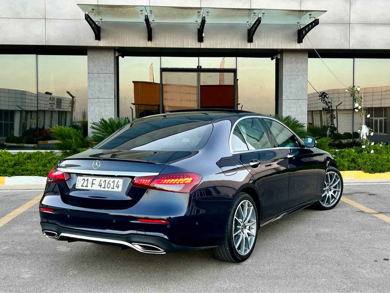 السلام عليكم 
Mercedes benz E Class 350 AMG 
🛑سيارة وارد امريكي بيها فقط ربع بونيد صبغ بدون دواخل 
سيارة داخلة ضمان BCM

💵سعرها  335 ورقة
☎️للاستفسار : ***********
📍مكانها سليمانية 
🚙 موديل : 2022
🚙ماشية : 16 الف فقط اخت الزيرو 

مواصفات السيارة 
سقف بانوراما -كيج الكتروني و متصل - 4 كامرات و رادارات 360 - كشنات جلد كريمي و خزن ميموري و تدفئة - سماعات بروماستر و حساسات 360 درجة  و انارات داخلية 64 لون  و انضمات قيادة و لايتات 4 عدسات -صندوك كهرباء وشفط - اوتو ستوب و اوتو هولد السليمانية, العراق
