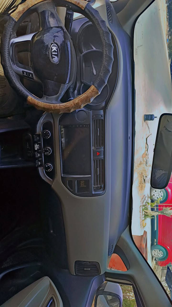 كيه ريو مديل 2013رقم نجف نكليزي بيها رشات صبغ اثر دحجات بدون دواخل محرك جديد هستوني شاده 1600خليجي السعر 83
***********
