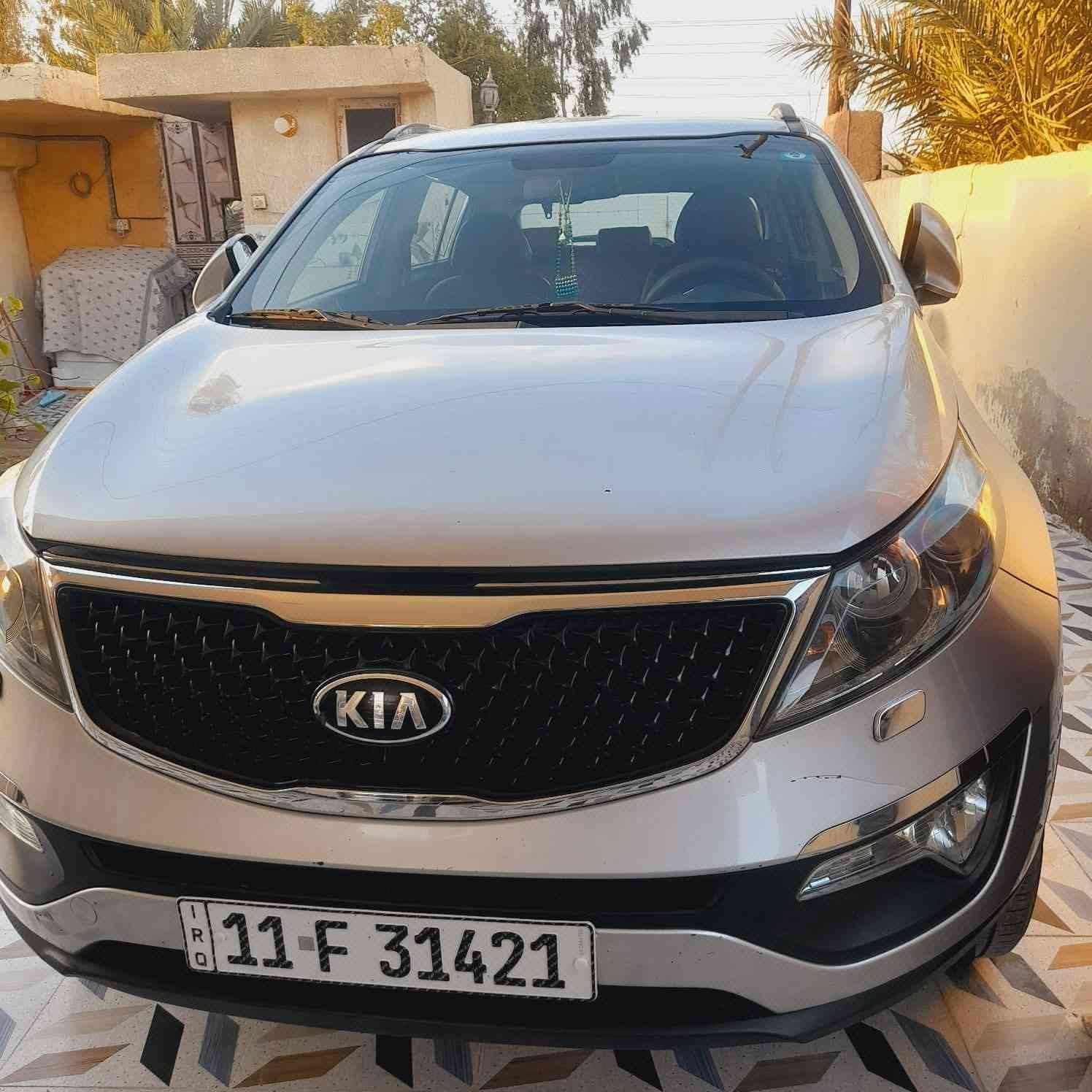 السلام عليكم
كيا سبورتج ٢٠١٤ خليجي 
اللون سلفر
رقم بغداد دولي مشروع وطني
مكينة ٢٠٠٠ دوش
سنوية ٢٠٢٥ جديدة
الانتهاء شهر ٦ /٢٠٢٧
شرط تحويل
مكفولة من الدعامية للدعامية 
عدا شخوط بالجاملغ العكس سائق موضح بالصور

كير ومكينة مكفولات ترايك وين ماتريد

مواصفات: تحكم ستيرن/تحكم بالمري/ لد نهاري/ كامرا خلفية/ تغليف جلد/ إشارة بالمري/ تايرات جديدة. 

استفسار:
 *********** ابو ضي
السعر١٦٠ بيها مجال بسيط حق الجية
