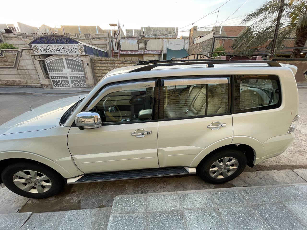 حبتور ٣٥٠٠ فول مواصفات موديل ١٥ صبغ شبر بالبنيد ودعاميه للجماليه فقط كير ومحرك مكفول من الفتح صدر تخم تاير تبريد مقاعد جلد فتحه شغاله اي نقص مابيه السياره، الشراي يتصل *********** بغداد الجديده تحياتي لصاحب الكروب،،
