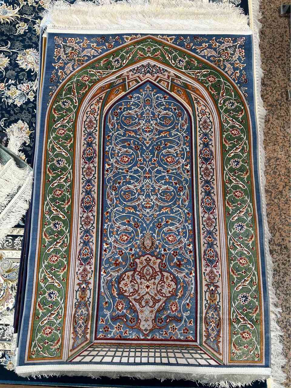 شركة بيت سجاد الايراني، تقدم سجادة صلاة بخيوط الفيسكوز والعمل اليدوي المتقن في الحافه والكركوشه كل هذا بسعر 125 الف تواصلوا ويا الرقم *********** النجف, العراق
