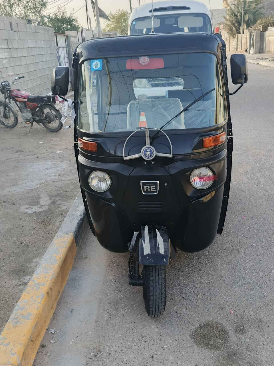 سلام عليكم تكتك باجات البيع بيها شبر بصفحه ومعمره دوس ولباقي كفاله كشر ومكينه المكان البصرة القبله خاص مامتواجد ***********
