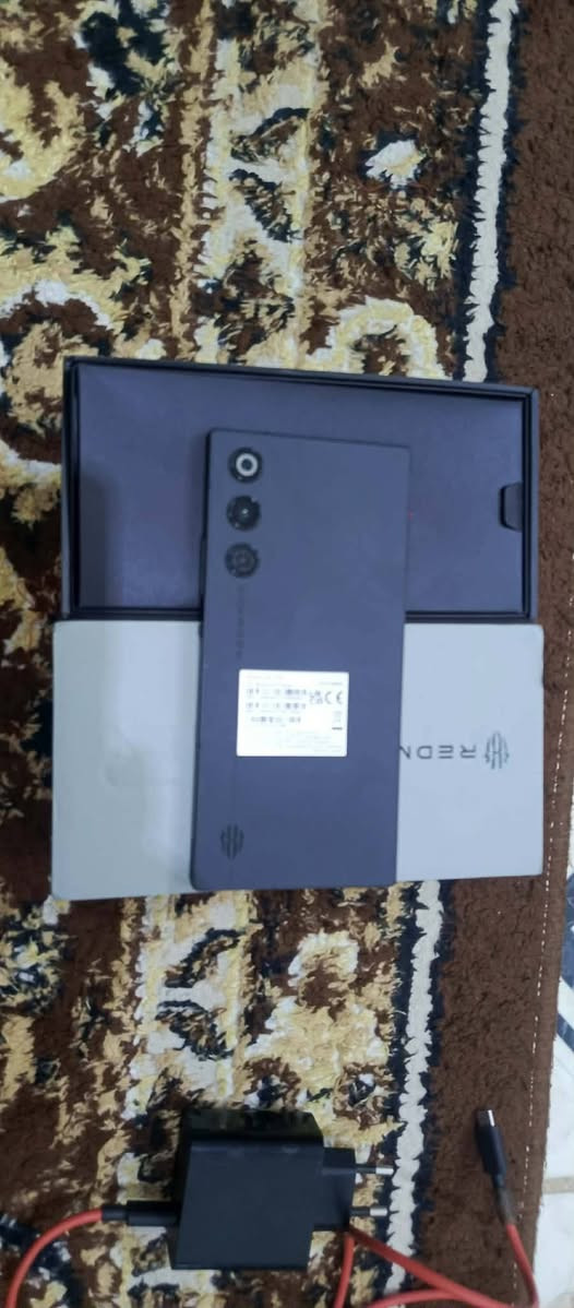 ريدماجك 10اير
ذاكره 256
120Hz
120فربم 
معالج سناب دراكون 8جين 3
شحن سريع 80واط 
جهاز نظيف مكفول استخدام قليل 
سعر 640 وبي مجال 
كوت انوار ***********
