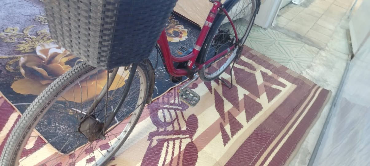 بايسكل للبيع حجم 26 ابو الكير نضيف كولش تايرات جدد جوابه جدد السعر 55 وبي مجال بسيط مكاني بغداد ساكن ب الصليخ  وهذا رقمي ***********@@
