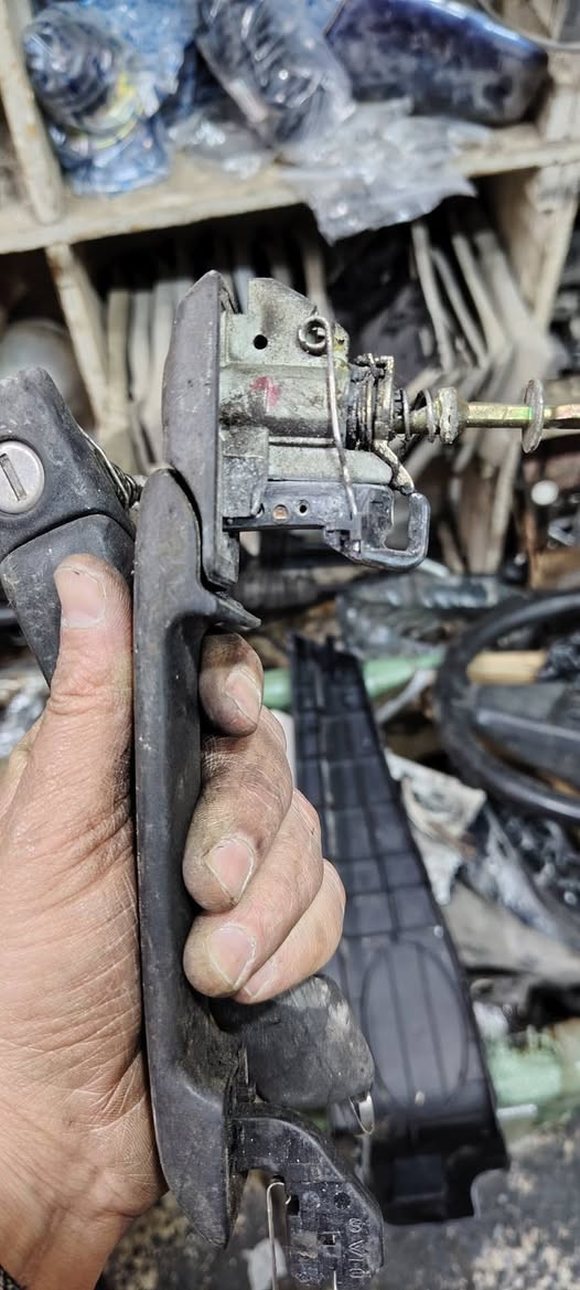 السلام عليكم
مكتب الابراج موصل الجانب الأيسر صناعة المعارض مكتب الابراج قيصريت العامر أي شي بلصوره موجود 
ادوات أحتياطية كولف عظم وكولف نفخ وجيتا وباسات وسيات وفنتو
يوجد توصيل لجميع المحافظات العراق 
واتساب ***********
