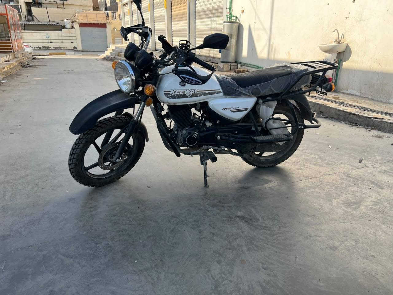 ​📢 للبيع: دراجة Keeway RKC 200 (شركة كيوي الأصلية) 📢المنشأ ايطالي
الشركة والموديل: Keeway RKC 200 (إنتاج شركة كيوي المعروفة بمتانتها).
​المسافة المقطوعة: 25,844 كم فقط.
​الحالة: الدراجة نظيفة جداً وبعدها على السحك، جاهزة ومكفولة من أي نقص
الموديل :2025مشتريه بل 2026
​العنوان: ديالى - المقدادية.
​رقم الهاتف للتواصل:***********مكلف بل نشر غير متواجد ع فيس
