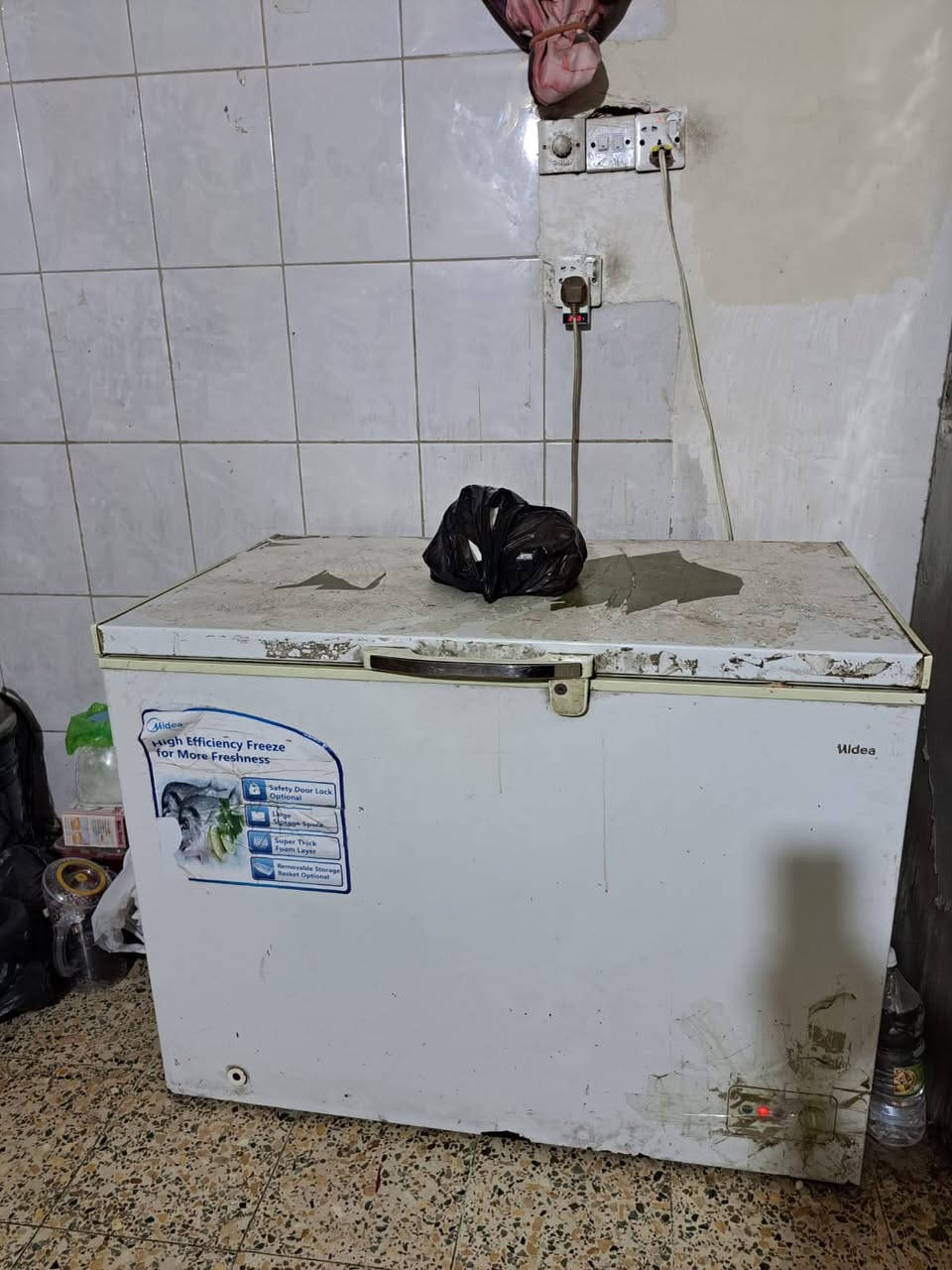 غراض البيع كلمن بسعره ***********
مجمده 90
كنتور 150 بي اضرار بسيطه 
ثلاجه 100 شغله بيه شويه خياس 
طباخ كلشي شغال بي 135
