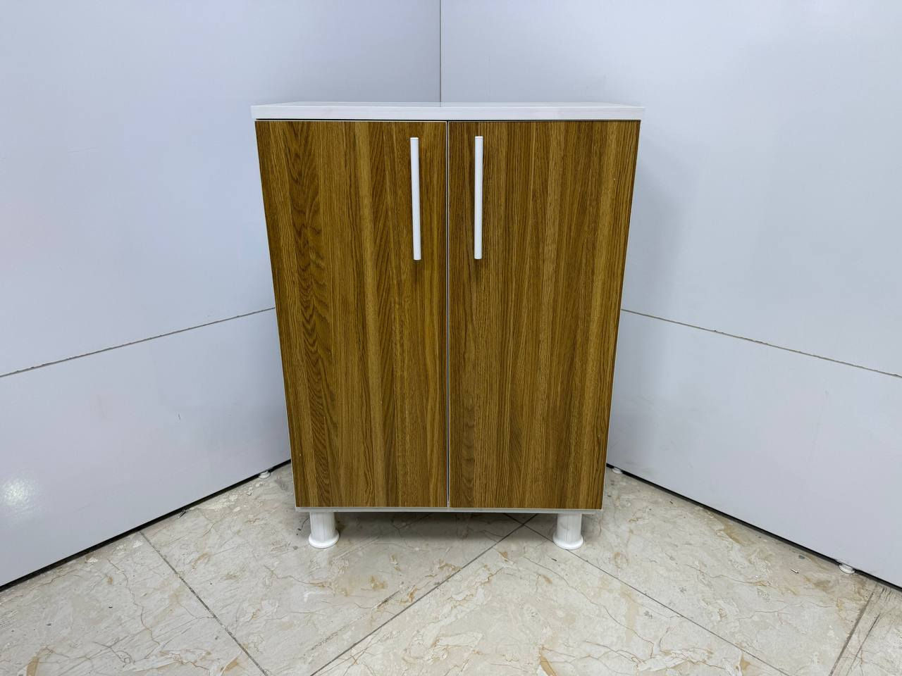 جزامه خشب 

القياسات 
84 سم الارتفاع 
 60 سم العرض 
33سم العمق 

السعر 75.  فقط 
الحجزز ***********
