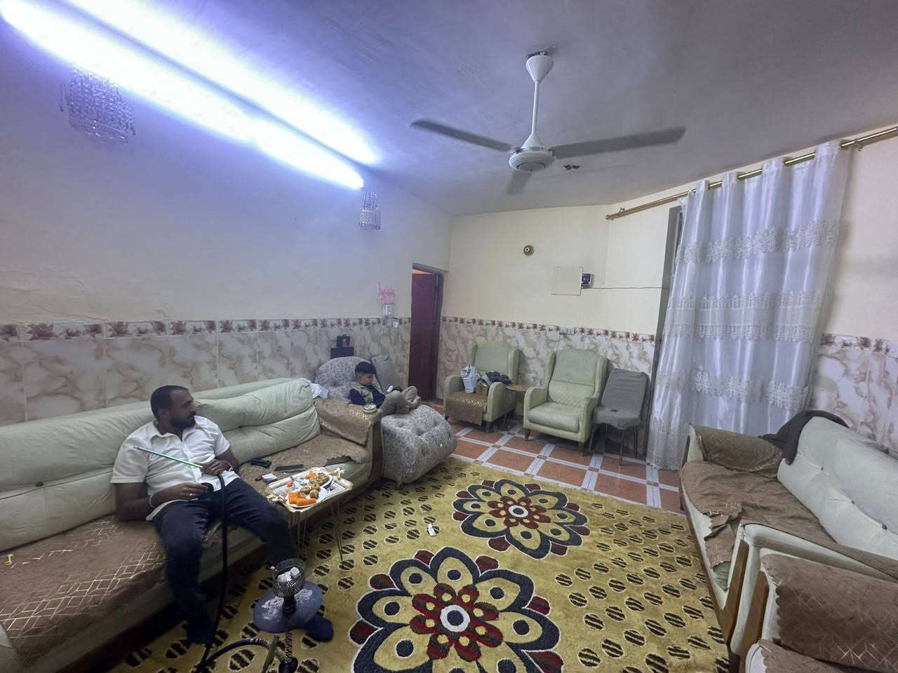 سلام عليكم دار للبيع مساحة 150 متر ركن واجهة 10 نزال 15 طابقين معزول كل طابق غرفتين نوم واستقبال ومطبخ وصحيات العنوان شارع حسينيه السلام قرب السريع رقم القطعه 3458 التفاصيل واتساب أو اتصال 
***********
