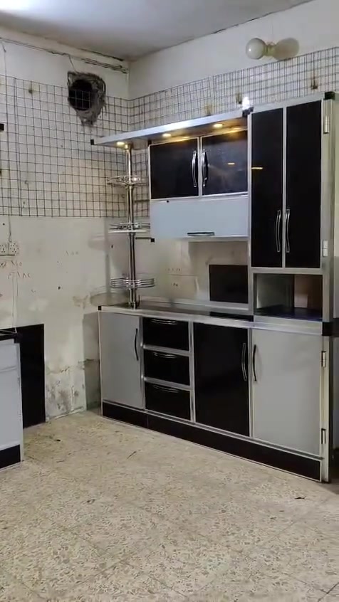 كاونتر تفصال درجه اولى 4 قطع نظيف جداً لايوجد ضرر فقط السنك مرمر العنوان بغداد الشعب الرقم ***********
