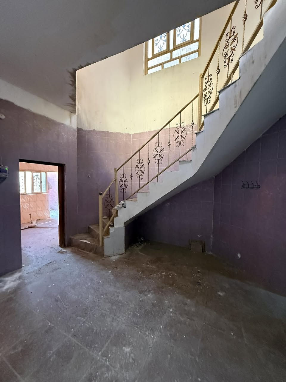 دار فـٓــــــارغ للأيجٓـــــــار مـــحـــاربيــــن قــــريب جــــدا من شـــارع 60  مقابيل #مجمع التاج #الطبي 
_________________
المساحـــــــة// 150م 

الواجهـــــــــة //  7.5م

النــــــــــــــزال // 20م 
_________________
🧱#الطابــــــــــــــق #الأرضـــــــــــــي 
غرفـــــــــــــة وصالــــــــــة وهـــــــــــول ومطـــــــبخ ومجـمــــــــع صحـــــــــــيات ومنــــــــــــــاور...

🧱#الطابــــــــــــــق #الثانــــــــــــــــي 
غرفـــــــتين نــــــــوم  ومــــجـــمـــع صــــحـــيات 
______________
 
______________

#مكتـــــــــب
                🏘️أمــــــــلاك بابــــــــل للعقـــــــار🏘️
#الكــــــــائن

☎️ *********** واتساب☎️‏‪0782 220 3665‬‏ واتساب
    شارع_الكرامة_قرب_الضريبة_مقابل_التخطيط_العمراني
        
_____________________________________________
